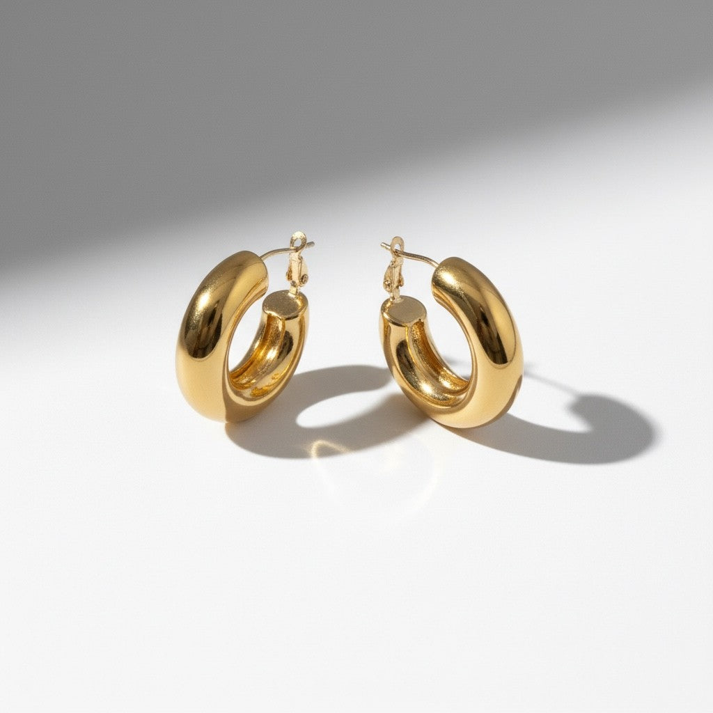 Bold Curve Hoops 30mm slim ατσάλινα σκουλαρίκια σε χρυσό με καμπυλωτό design
