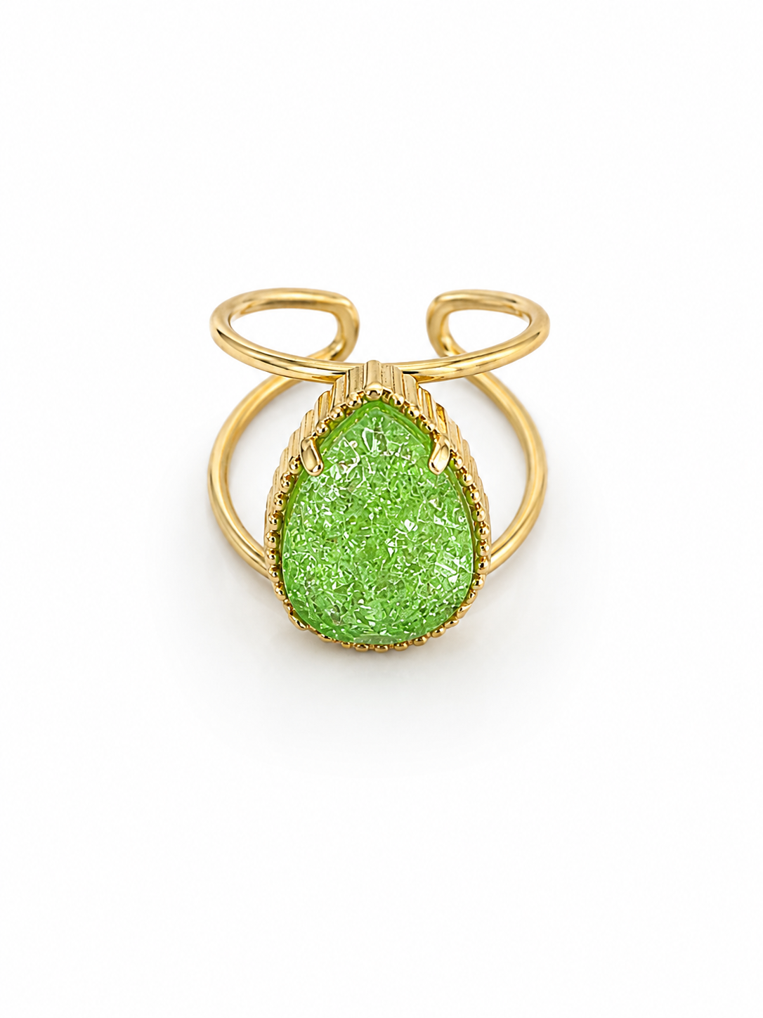 Ατσάλινο χρυσό δαχτυλίδι με sparkling tear-drop πέτρα σε minimal luxury design.