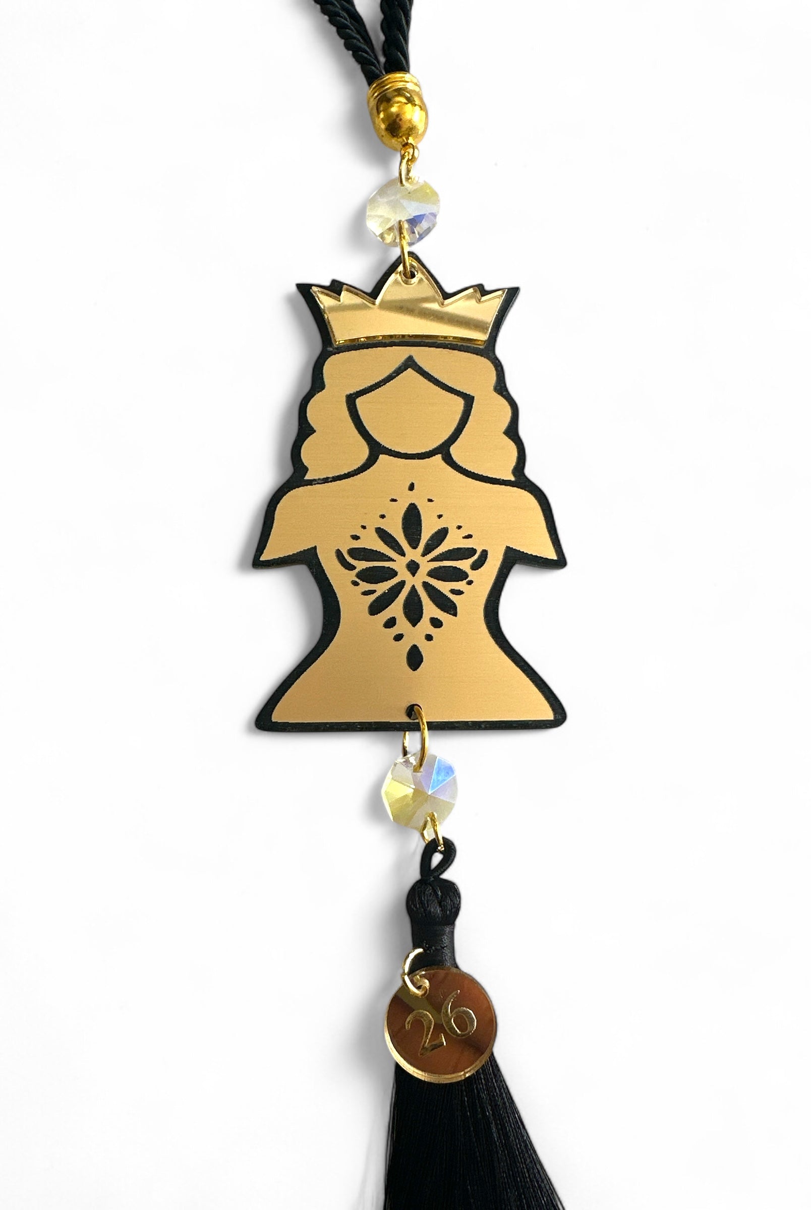 Γούρι 2026 Queen Chess Bold Plexiglass μαύρο/χρυσό με φούντα, κορδόνι & κρυστάλλους | So Cute by Dimi