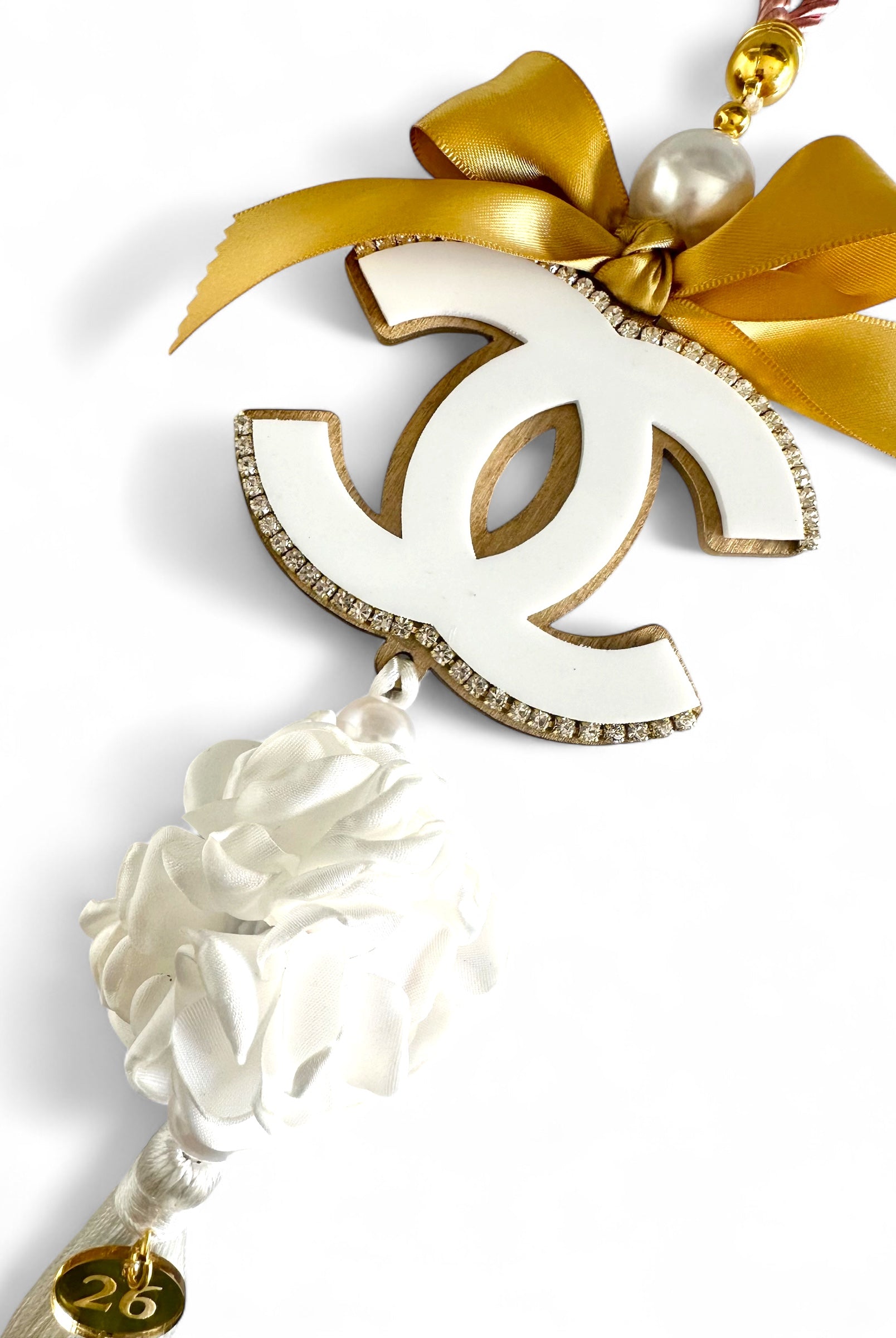 Γούρι 2026 Christmas Couture με φιόγκο, πέρλες, καμέλια και φούντα από σατέν – Χειροποίητο So Cute by Dimi
