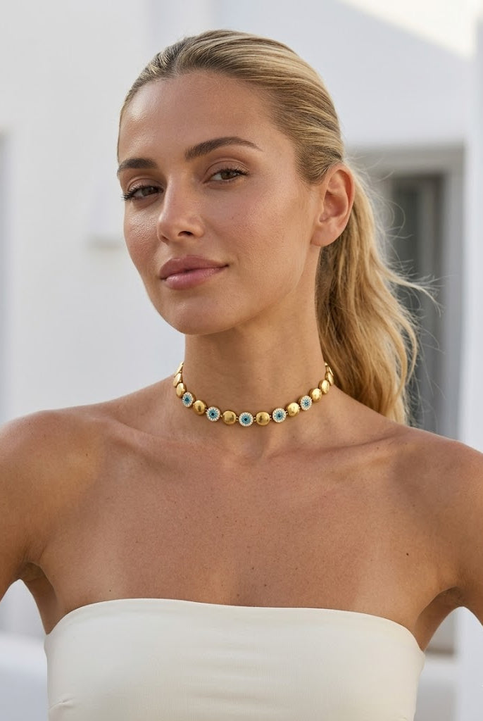 Elysian Mati choker necklace από ανοξείδωτο ατσάλι με στοιχεία ματιού, λευκά και τυρκουάζ ζιργκόν, evil eye stainless steel necklace 32+8cm, φορεμένο σε μοντέλο. So Cute by Dimi