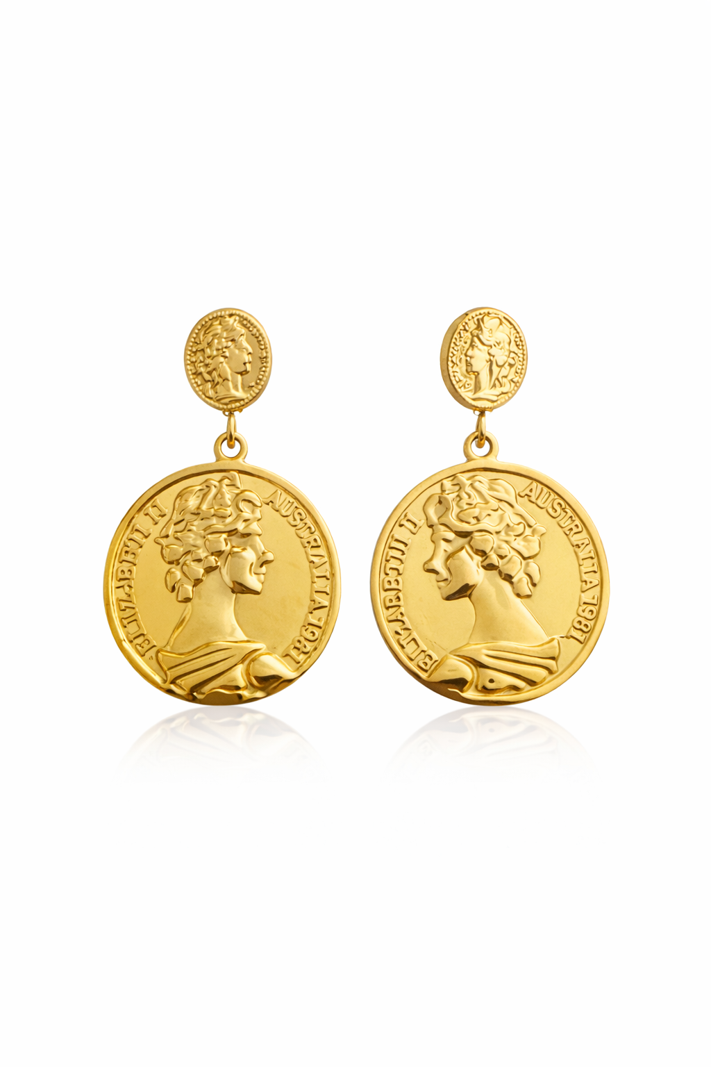 ατσάλινα σκουλαρίκια με λίρα χρυσά Royal coin drop σε λευκο φόντο, So Cute by Dimi