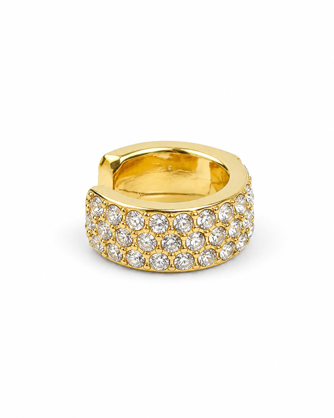 Lumi Ear Cuff σε χρυσό χρώμα, ατσάλινο ear cuff με ζιργκόν σε λευκό φόντο.