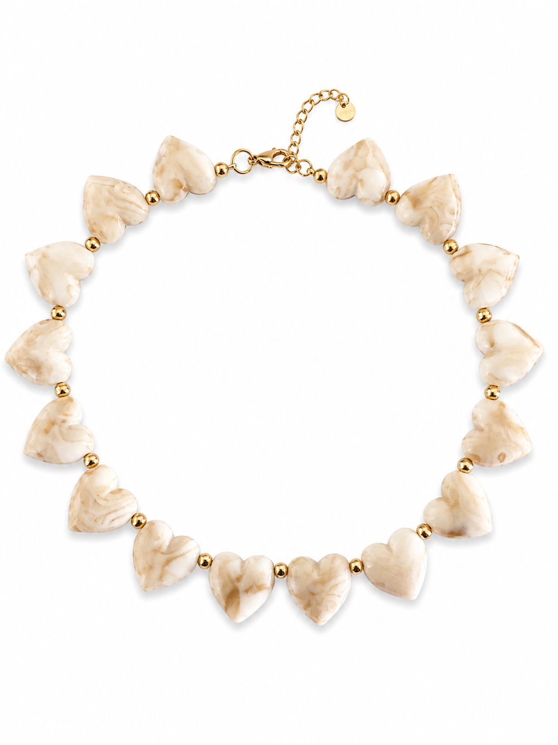 Marbella Hearts Summer Necklace σε Beige με καρδιές από ρητίνη και ατσάλι σε λευκό φόντο