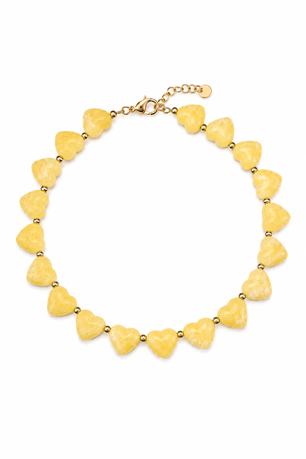 Marbella Hearts Summer Necklace σε Yellow με καρδιές από ρητίνη και ατσάλι σε λευκό φόντο