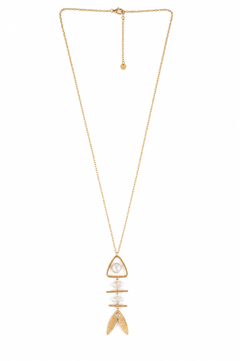 Pearl Totem Necklace χρυσό μακρύ ατσάλινο κολιέ με γεωμετρικό κρεμαστό μοτίφ, φυσικές πέρλες γλυκού νερού και λευκό ζιργκόν σε λευκό φόντο | So Cute by Dimi