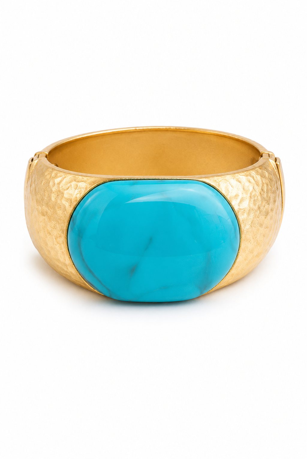 Statement μεταλλικό βραχιόλι bangle με μεγάλη τιρκουάζ ακρυλική πέτρα και χρυσό σφυρήλατο φινίρισμα από τη So Cute by Dimi.
