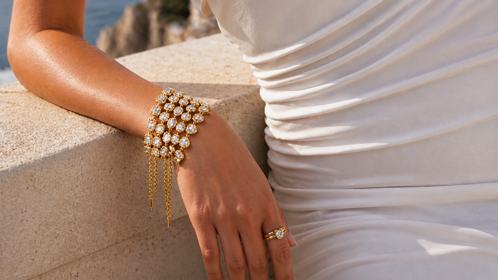 Βραδινή συλλογή Riviera & Tennis Jewelry με λαμπερά κοσμήματα ριβιέρα, tennis βραχιόλια, κολιέ και σκουλαρίκια με ζιργκόν σε χρυσό τόνο