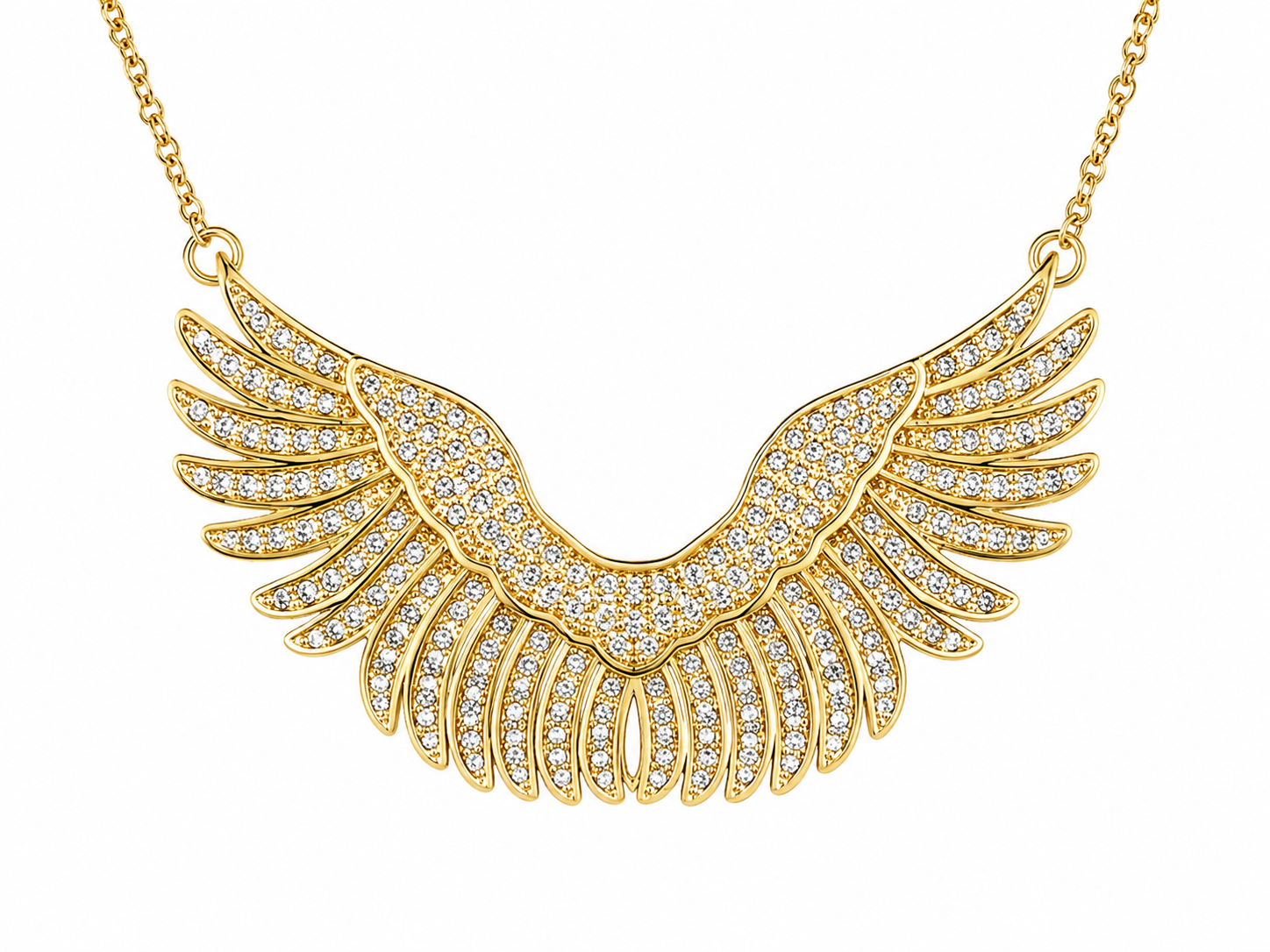 Vivienne Angel Wings Necklace ατσάλινο κολιέ με statement φτερά αγγέλου και λαμπερά ζιργκόν σε χρυσό χρώμα, κοντινή λήψη στο μοτίφ σε λευκο φόντο, so cute by dimi
