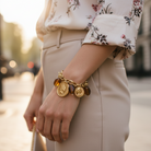 Honey Coin Bracelet ατσάλινο βραχιόλι με κρεμαστές λίρες και χάντρες ταρταρούγα σε χρυσό τόνο So Cute by Dimi