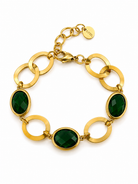 Elodie Bracelet χρυσό ατσάλινο βραχιόλι με πράσινους οβάλ κρυστάλλινες πέτρες και μεγάλους κρίκους, σε λευκό φόντο