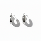 Bold Curve Hoops 30mm slim ατσάλινα σκουλαρίκια σε ασημί με καμπυλωτό design