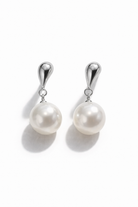 Ατσάλινα σκουλαρίκια με πέρλα Pearl Drop Earrings σε χρυσό και ασημί χρώμα, κομψό minimal κόσμημα So Cute by Dimi