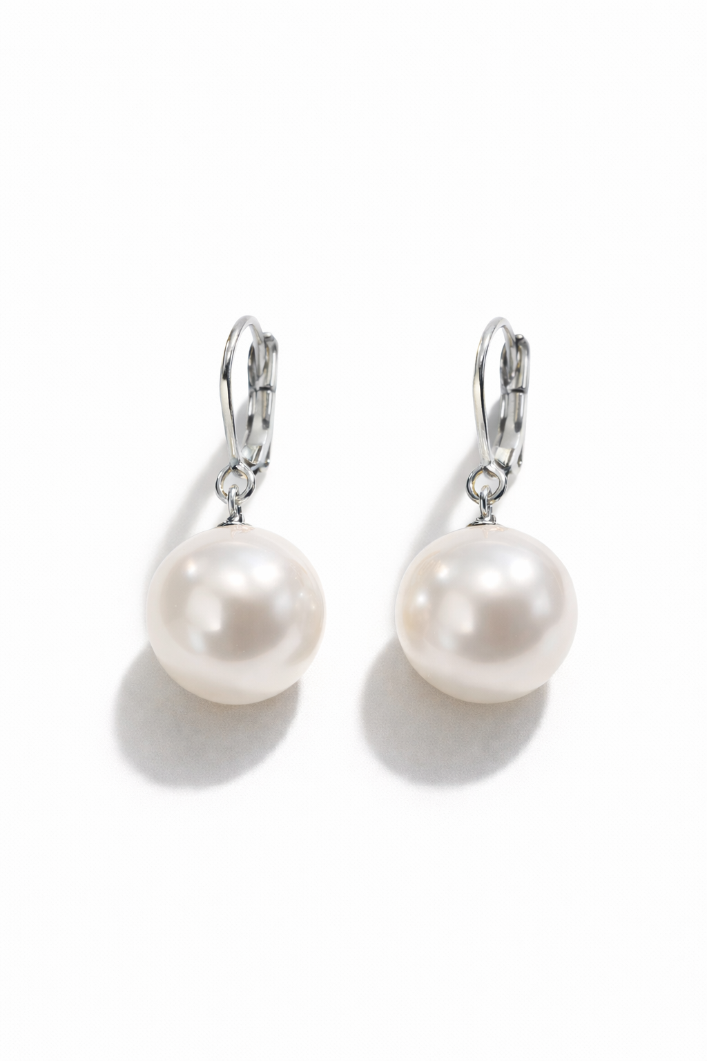 Lumi Pearl Drop Earrings από ανοξείδωτο ατσάλι σε χρυσό και ασημί τόνο με λευκή πέρλα | So Cute by Dimi