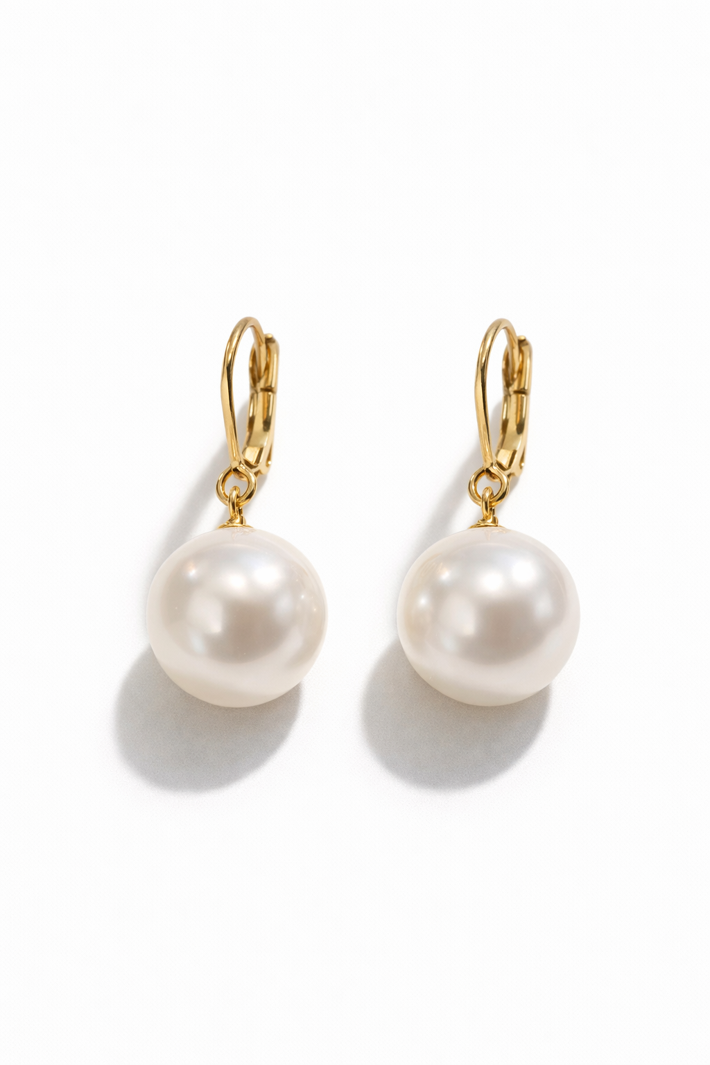 Lumi Pearl Drop Earrings από ανοξείδωτο ατσάλι σε χρυσό και ασημί τόνο με λευκή πέρλα | So Cute by Dimi