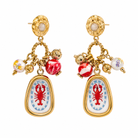 Ατσάλινα statement σκουλαρίκια So Cute by Dimi με lobster charms, χρυσές λεπτομέρειες και decorative χάντρες σε Mediterranean resort αισθητική.