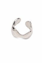 Ατσάλινο δαχτυλίδι Mira Tide Ring ασημί minimal design σε λευκό φόντο So Cute by Dimi