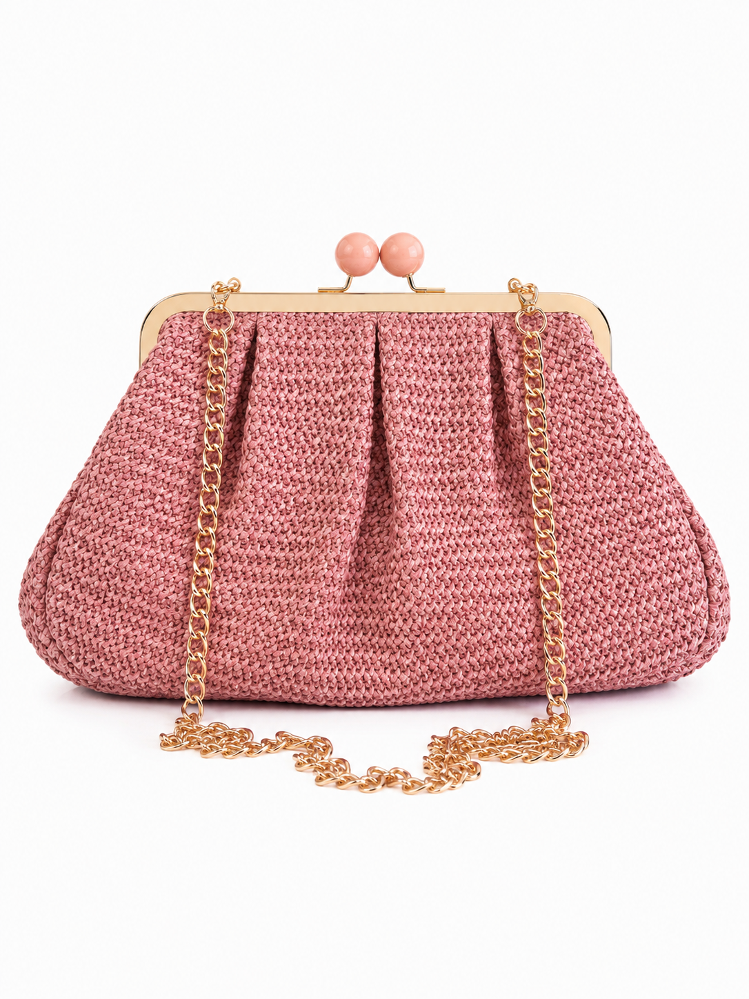 Ψάθινο clutch bag με χρυσό frame και αποσπώμενη αλυσίδα σε ροζ  απόχρωση σε λευκό φόντο – So Cute by Dimi
