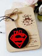 Μπρελόκ Hero Dad με ξύλινη πλάτη δώρου - So Cute by Dimi
