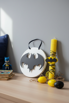 Λαμπάδα Batman 25εκ με μπρελόκ πλεξιγκλάς και προαιρετικό ξύλινο κάδρο 25εκ