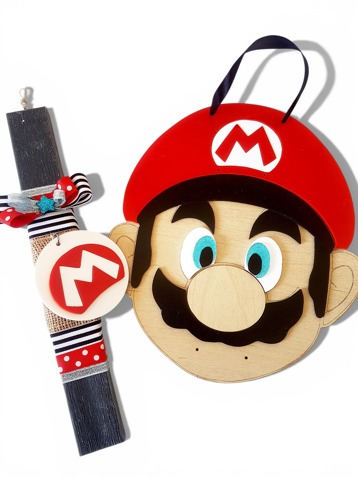 Χειροποίητη πασχαλινή λαμπάδα Super Mario με μπρελόκ από πλεξιγκλάς και κρεμαστό κάδρο από ξύλο και πλεξιγκλάς. So Cute by DImi