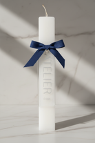 Χειροποίητη εταιρική πασχαλινή λαμπάδα ATELIER DIMI με διάφανο plexiglass σελιδοδείκτη και custom χάραξη λογοτύπου