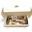 Luxury gift set με γούρια Βασιλιάς και Βασίλισσα σκακιού σε λευκό-χρυσό μέσα σε πολυτελές κουτί · So Cute by Dimi
