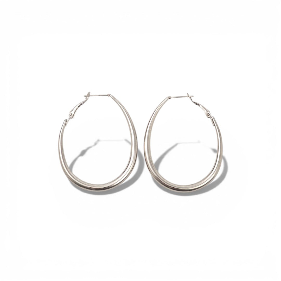 Sleek Oval Hoops 4 cm λεπτά oval σκουλαρίκια κρίκοι από ανοξείδωτο ατσάλι σε ασημί