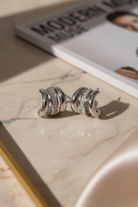 Σκουλαρίκια κρίκοι stainless steel σε  ασημί με διακοσμητικές πέτρες So Cute by Dimi
