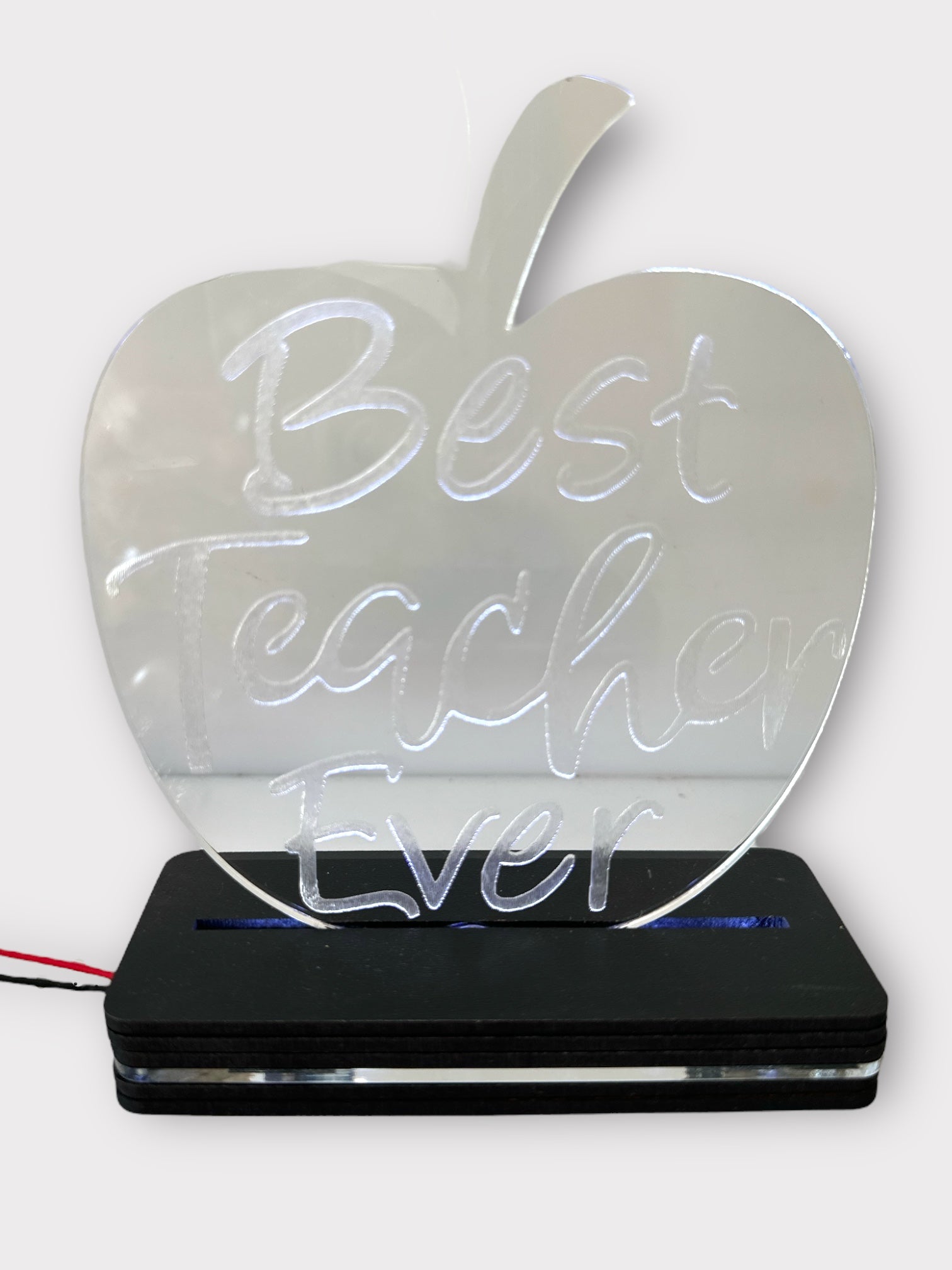 Διάφανο φωτιστικό LED Best Teacher Ever σε σχήμα μήλου με ξύλινη βάση- So Cute by Dimi