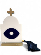 Γούρι design σε σχήμα κυκλαδίτικου ναού με navy μάτι και χρυσό σταυρό, με navy φούντα – αυτοστηριζόμενο plexiglass αντικείμενο