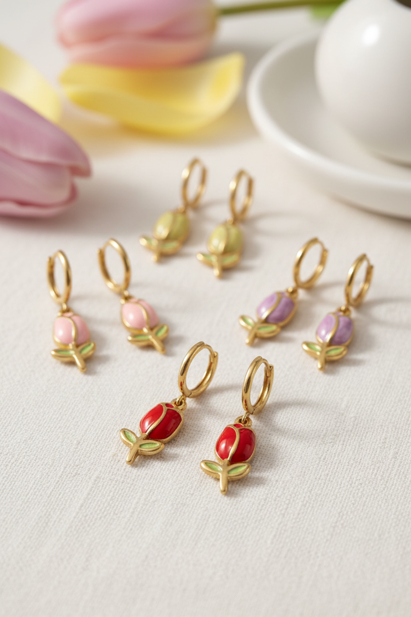 ατσάλινα σκουλαρίκια κρίκοι με λουλούδι enamel χρυσά tulisse mini bloom earrings colorful floral, σε ανοιξιάτικο σκηνικο