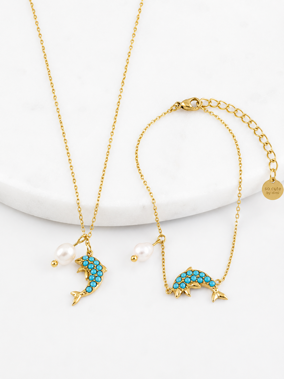Azure Dolphin Necklace ατσάλινο κολιέ με δελφίνι από τιρκουάζ ζιργκόν και φυσική πέρλα σε χρυσό ή ασημί από τη So Cute by Dimi