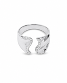 Curve Glow Ring σε ασημί χρώμα, ατσάλινο ανοιχτό δαχτυλίδι με ζιργκόν σε λευκό φόντο