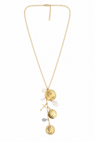 Élira Coin Y Necklace λευκό χρυσό μακρύ κολιέ σε studio φωτογραφία