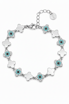 Ατσάλινο βραχιόλι με clover στοιχεία και zircon evil eye λεπτομέρειες σε ασημί φινίρισμα σε λευκό φόντο by So Cute by Dimi