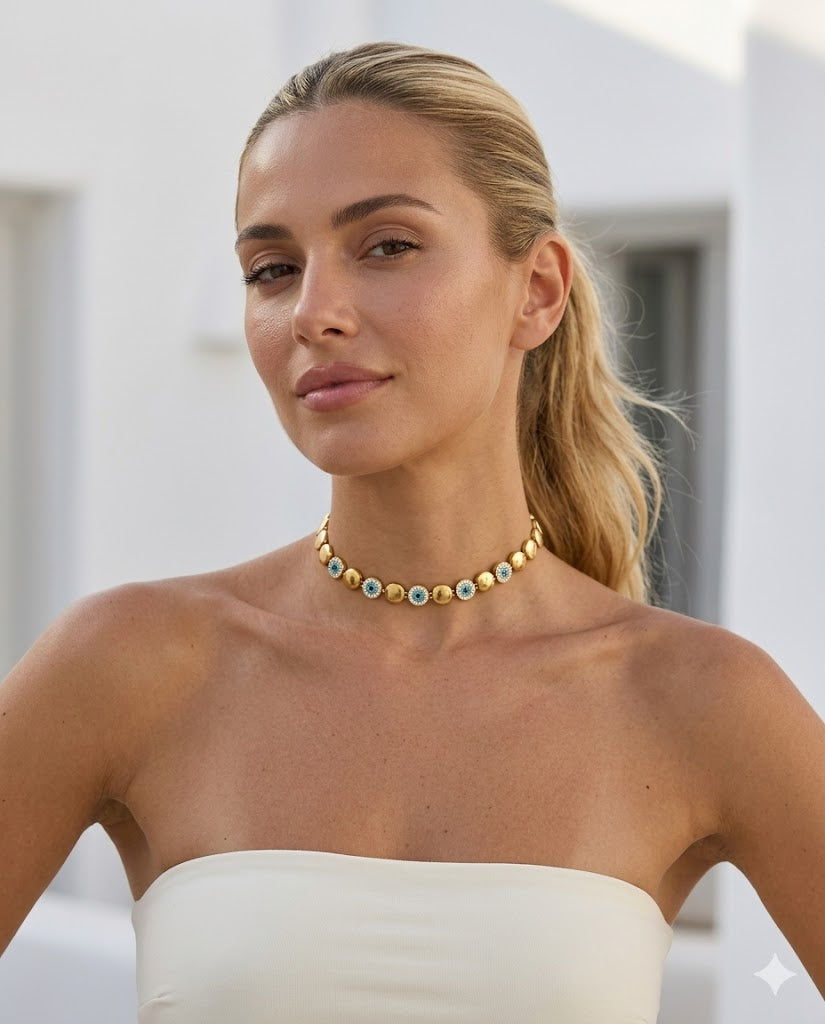 Elysian Mati choker necklace από ανοξείδωτο ατσάλι με στοιχεία ματιού, λευκά και τυρκουάζ ζιργκόν, evil eye stainless steel necklace 32+8cm, φορεμένο σε μοντέλο. So Cute by Dimi