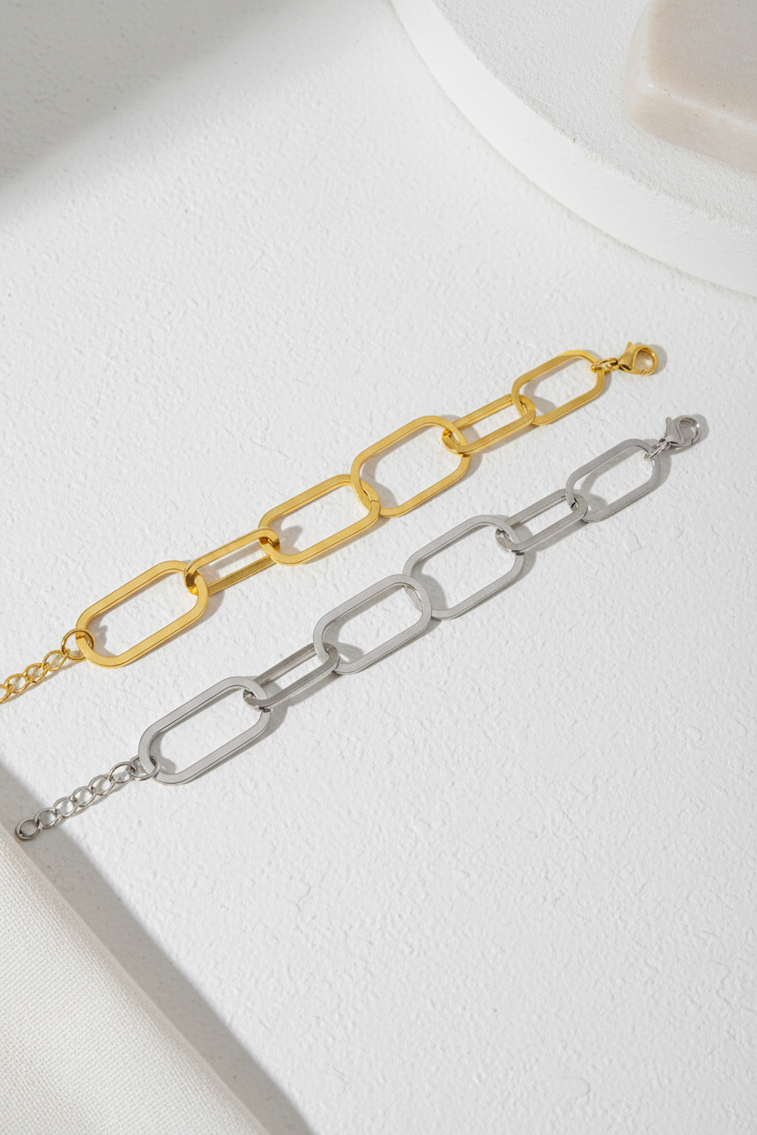 Σετ βραχιόλια Form Link Bracelet σε χρυσό και ασημί σε κυκλαδιτικο minimal σκηνικό So Cute by Dimi