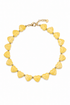 Marbella Hearts Summer Necklace σε Yellow με καρδιές από ρητίνη και ατσάλι σε λευκό φόντο