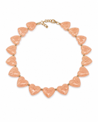 Marbella Hearts Summer Necklace σε Peach Nude με καρδιές από ρητίνη και ατσάλι σε λευκό φόντο