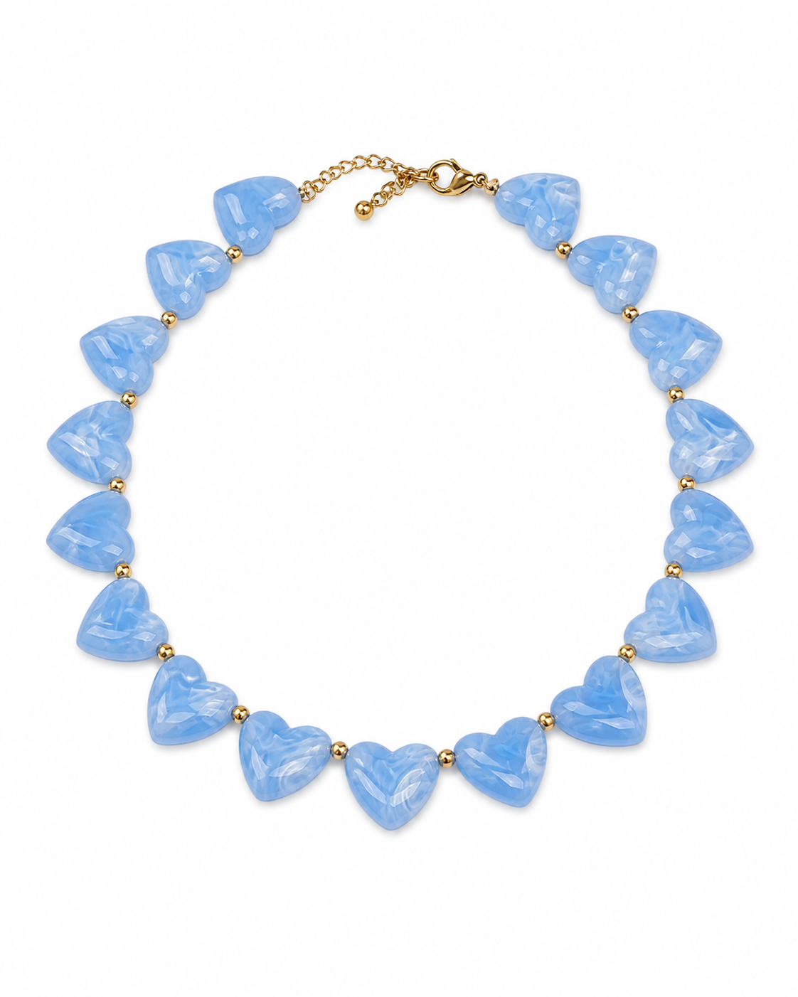 Marbella Hearts Summer Necklace σε Sky Blue με καρδιές από ρητίνη και ατσάλι σε λευκό φόντο