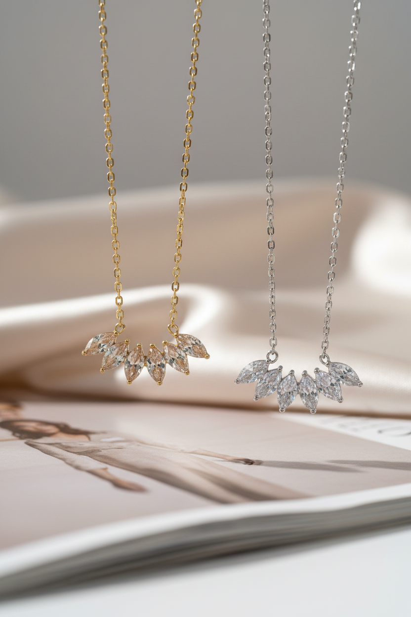 minimal κολιέ stainless steel με marquise ζιργκόν σε flat lay jewelry photography