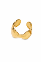 Ατσάλινο δαχτυλίδι Mira Tide Ring χρυσό minimal design σε λευκό φόντο So Cute by Dimi