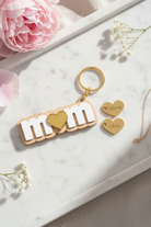 μπρελοκ mom με χρυση καρδια και κρεμαστες καρδιες με ονοματα παιδιων προσωποποιημενο δωρο για μαμα