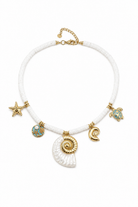 So Cute By Dimi Nautilus Charms Necklace με λευκές heishi χάντρες, ναυτίλο 4,5 εκ. και χρυσά θαλασσινά charms