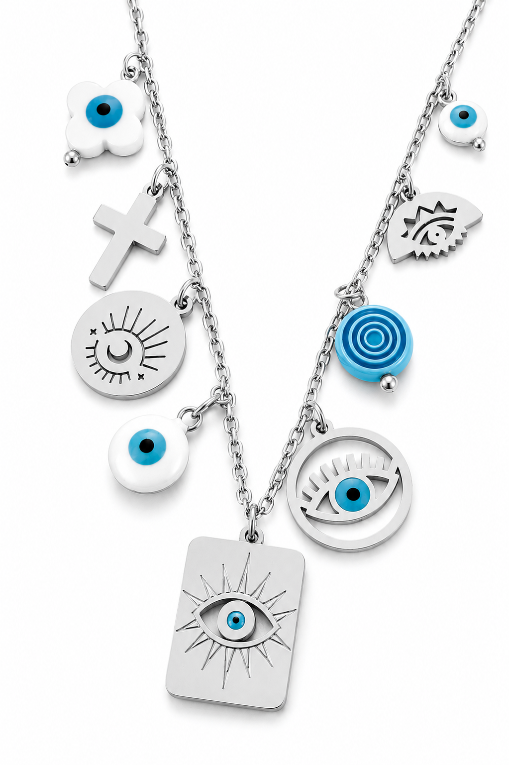 Ατσάλινο κολιέ Omnia Charms με συμβολικά charms, ματάκια και σταυρό σε χρυσό ή ασημί χρώμα, σε λευκό φόντο.