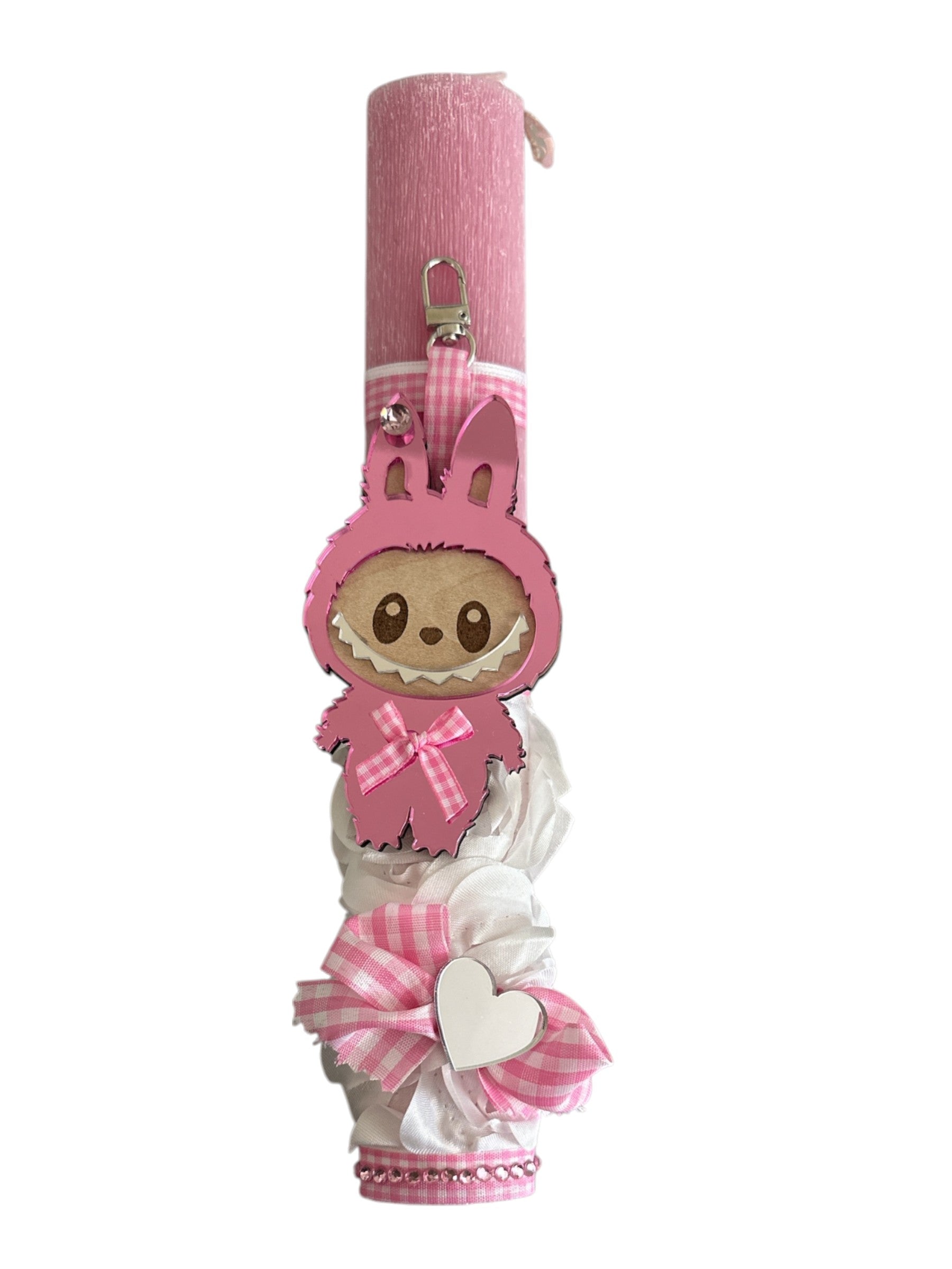 Χειροποίητη ροζ παιδική λαμπάδα με plexiglass charm Labubu, καρό φιογκάκι και ασημί καρδιά