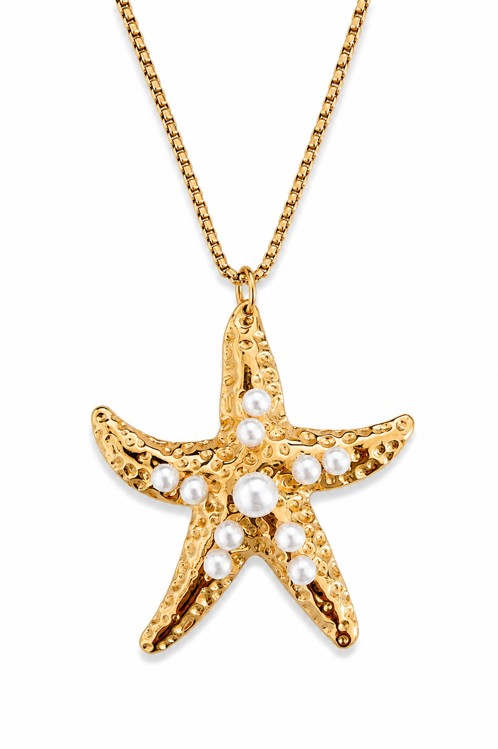 Pearl Star Necklace χρυσό μακρύ ατσάλινο κολιέ με ανάγλυφο μοτίφ αστερία διακοσμημένο με λευκές πέρλες σε λευκό φόντο | So Cute by Dimi