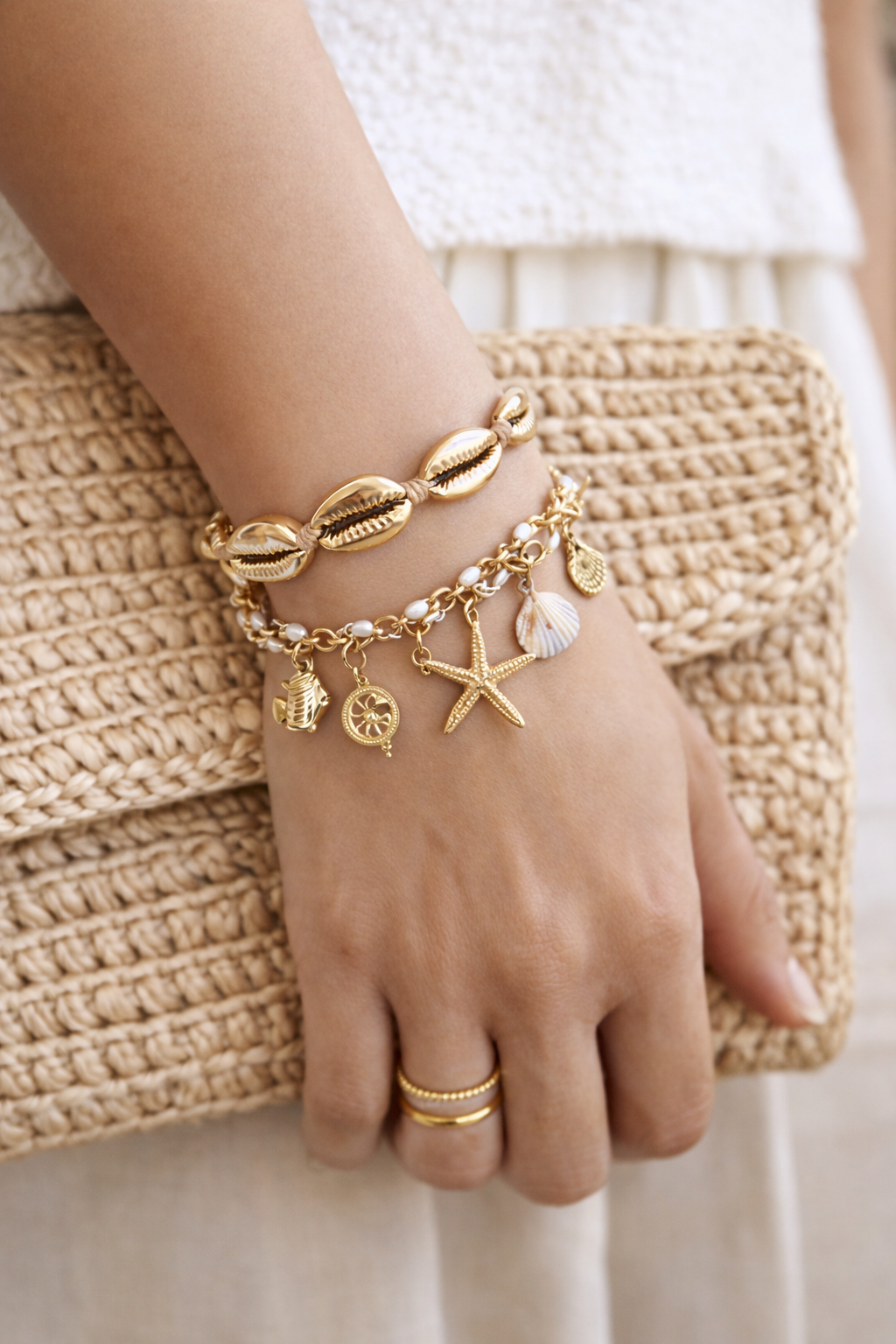 shell-bracelets-boho-summer-hand-closeup-socutebydimi