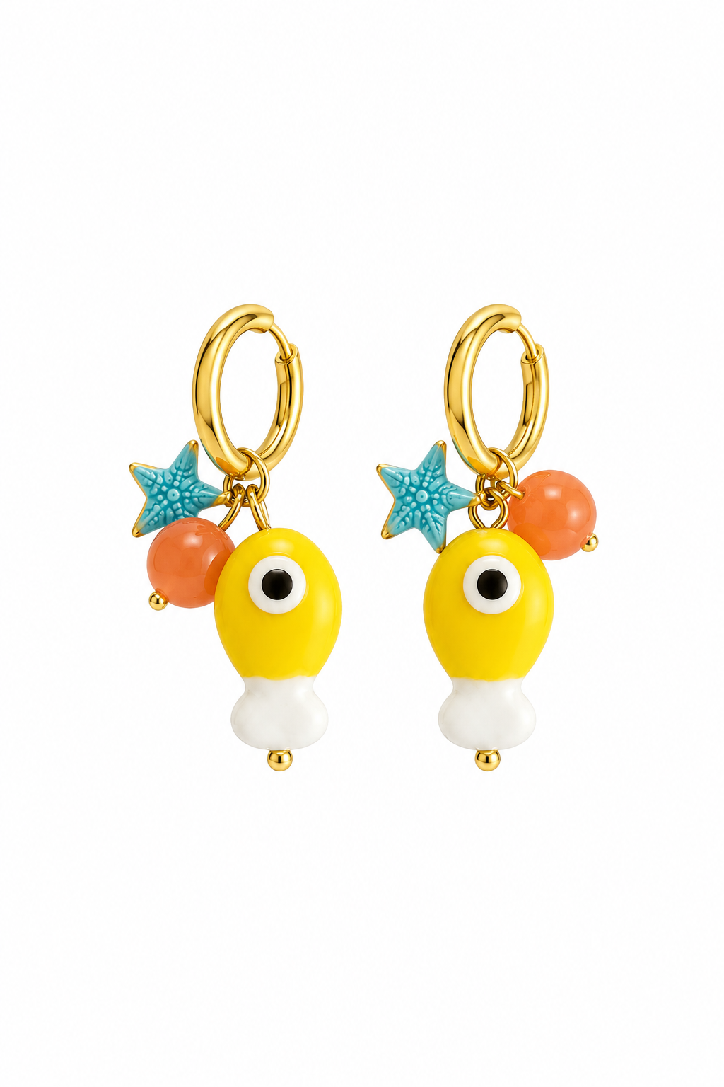 So Cute By Dimi Sunny Fish Hoops ατσάλινα σκουλαρίκια με κεραμικό κίτρινο ψαράκι, χάντρα και μεταλλικό αστεράκι